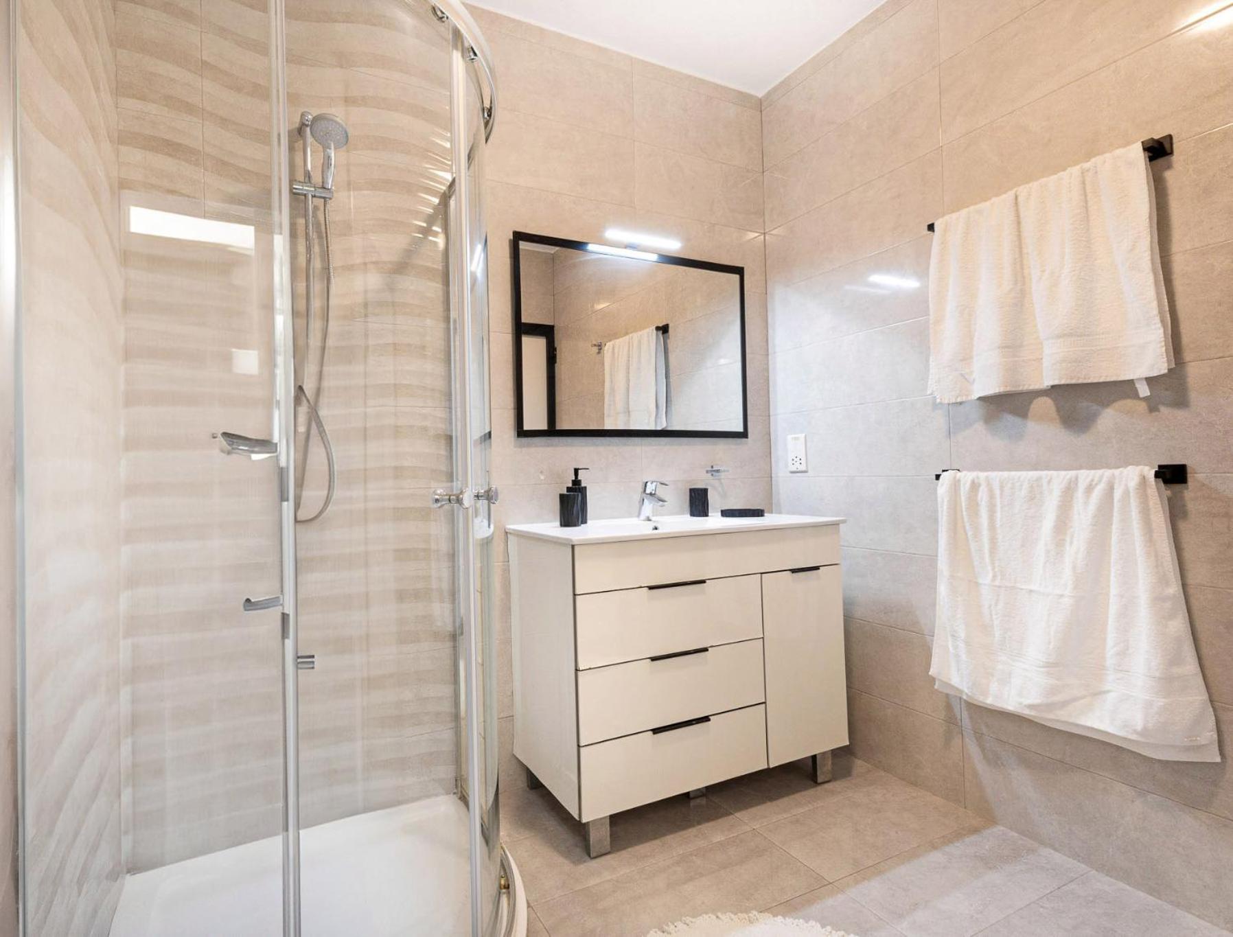 Spacious 2Br Penthouse With A Large Front-Terrace - Close To Bugibba Perched Beach Сейнт Полс Бей Екстериор снимка