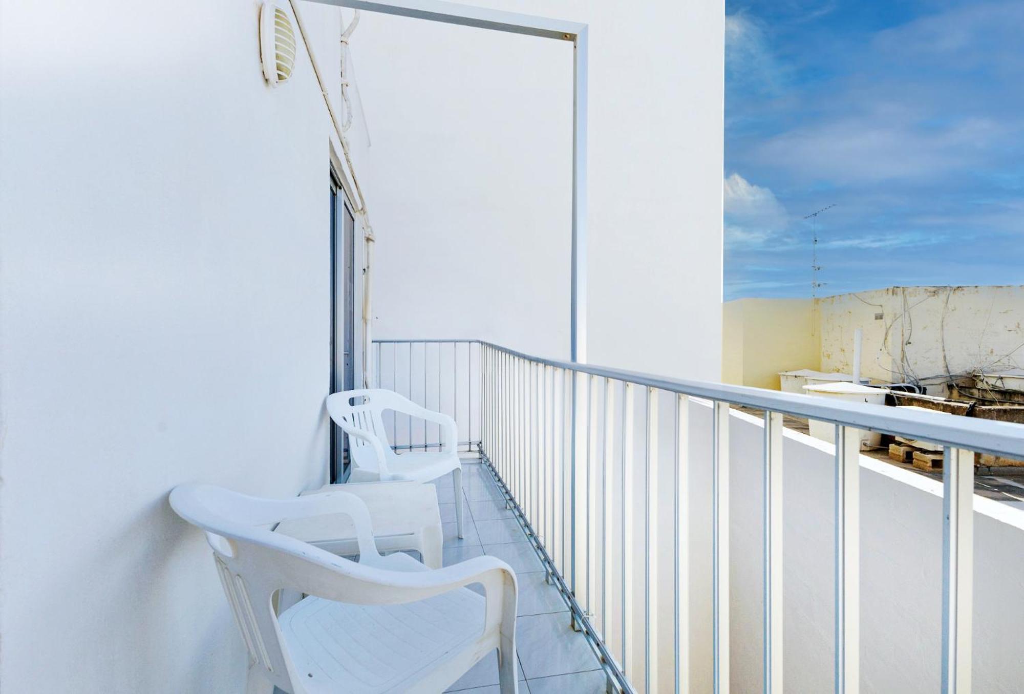 Spacious 2Br Penthouse With A Large Front-Terrace - Close To Bugibba Perched Beach Сейнт Полс Бей Екстериор снимка