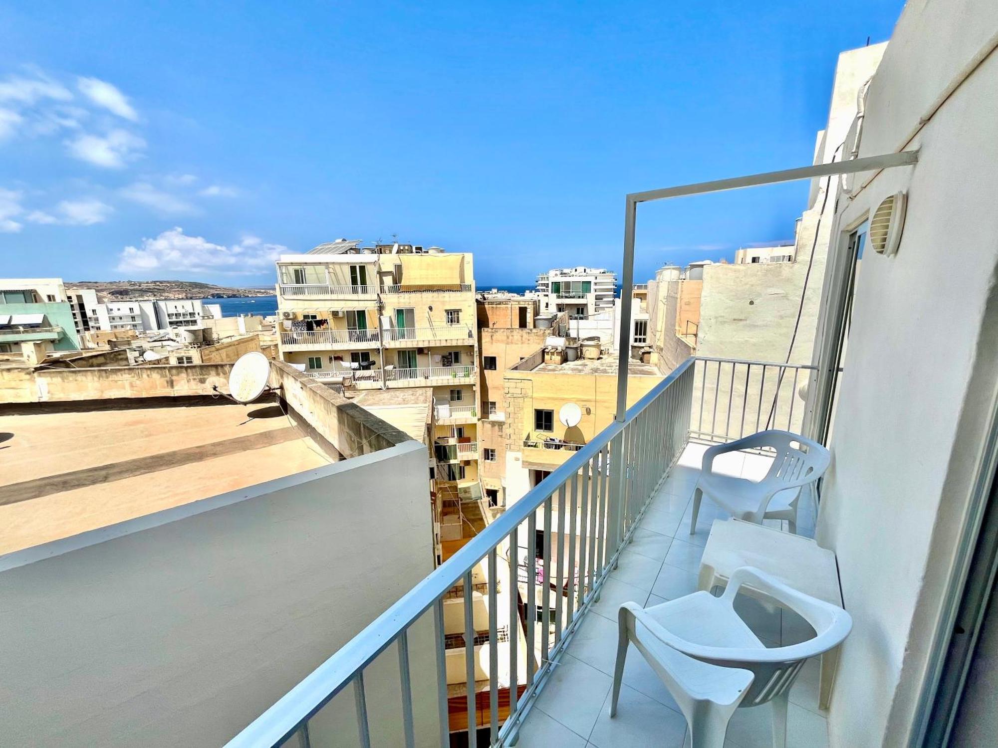Spacious 2Br Penthouse With A Large Front-Terrace - Close To Bugibba Perched Beach Сейнт Полс Бей Екстериор снимка